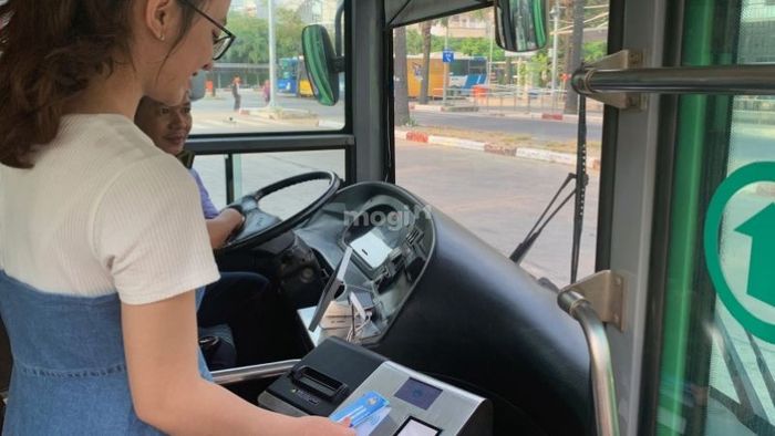 Khu vực vòng xoay Tam Hiệp là điểm giao thông lớn với nhiều tuyến xe buýt qua lại.