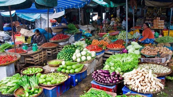 Khu vực xung quanh vòng xoay Tam Hiệp sở hữu nhiều tiện ích phục vụ đời sống như chợ, siêu thị, bệnh viện, trường học,...