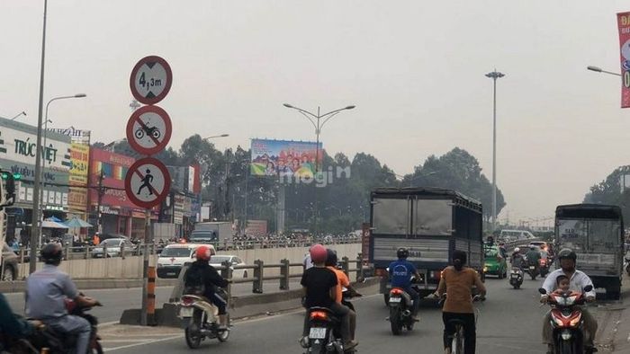 Vòng xoay Tam Hiệp là một nút giao thông quan trọng tại thành phố Biên Hòa.