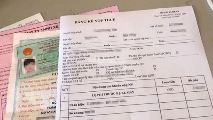 Việc điền tờ khai và nộp lệ phí trước bạ là điều kiện bắt buộc khi đăng ký biển số xe.