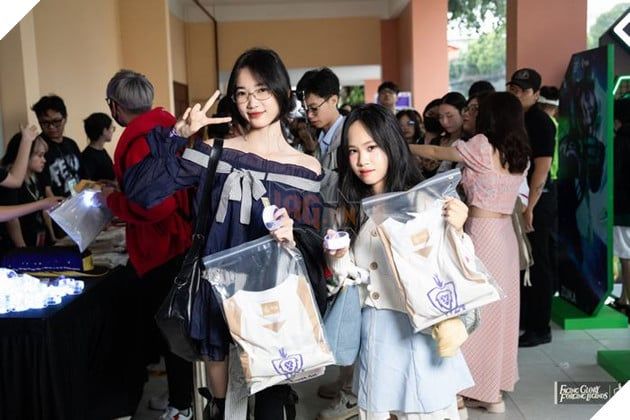 Rất Nhiều Người Hâm Mộ Đến Xem Chung Kết Đấu Trường Danh Vọng Mùa Đông 2024 Ngay Từ Sớm - Lần 5