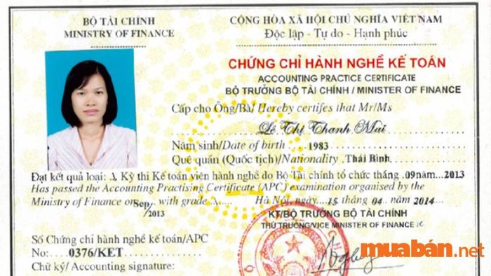 do Bộ Tài Chính cấp sau khi thí sinh hoàn thành kỳ thi đạt chuẩn của Bộ