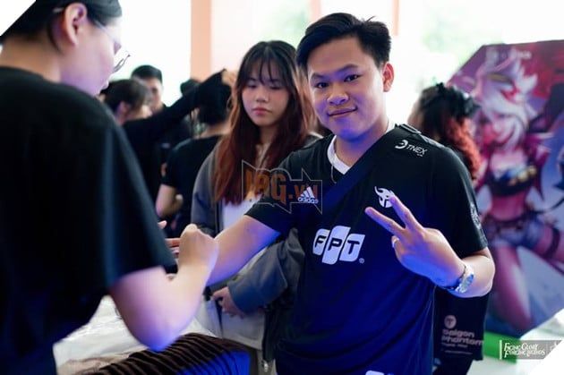 Đông Đảo Fan Hâm Mộ Đến Từ Rất Sớm Để Theo Dõi Chung Kết Đấu Trường Danh Vọng Mùa Đông 2024 - Lần 7