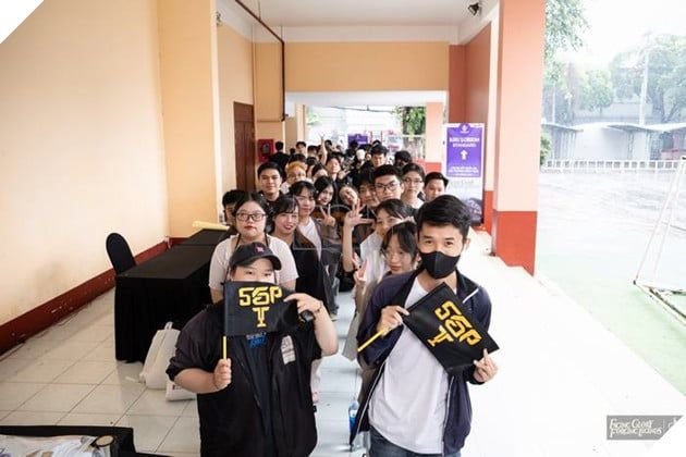 Người Hâm Mộ Không Ngại Đến Sớm Để Xem Chung Kết Đấu Trường Danh Vọng Mùa Đông 2024 - Lần 8