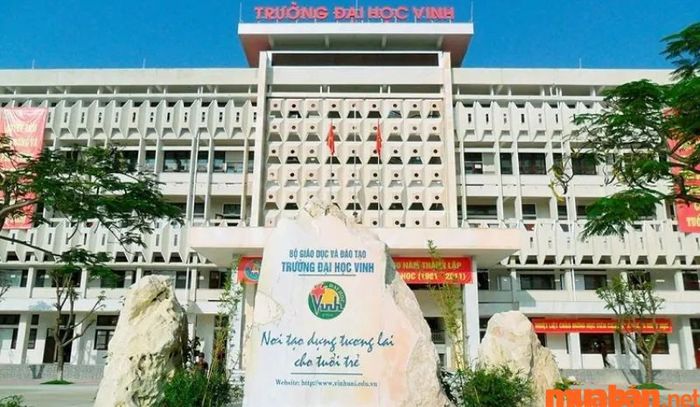 Tại miền Trung, Đại học Vinh là cơ sở đào tạo nổi bật về chuyên ngành quản lý tài nguyên và môi trường.