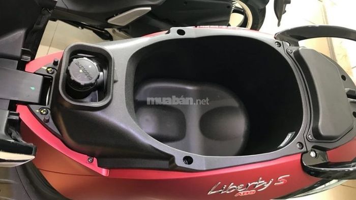 Cách mở cốp xe Liberty khi nút mở cốp bị hư hỏng