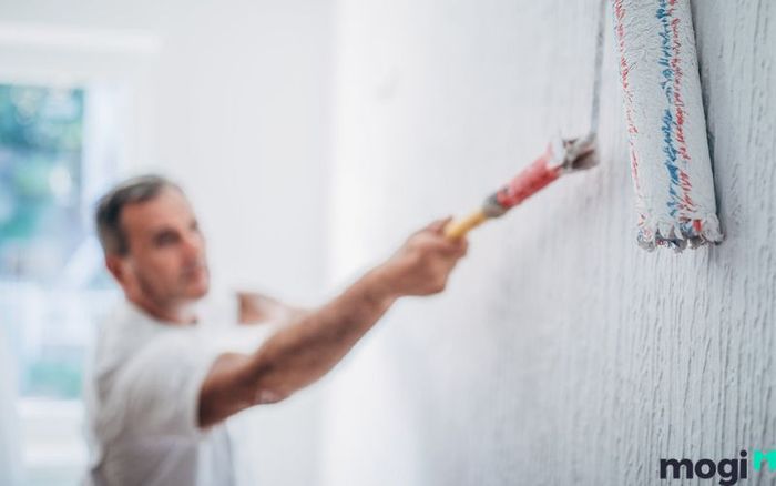 Lý do nên sử dụng sơn chống thấm trong nhà là để bảo vệ các bề mặt khỏi sự xâm nhập của nước và độ ẩm, giúp duy trì độ bền và chất lượng công trình lâu dài.