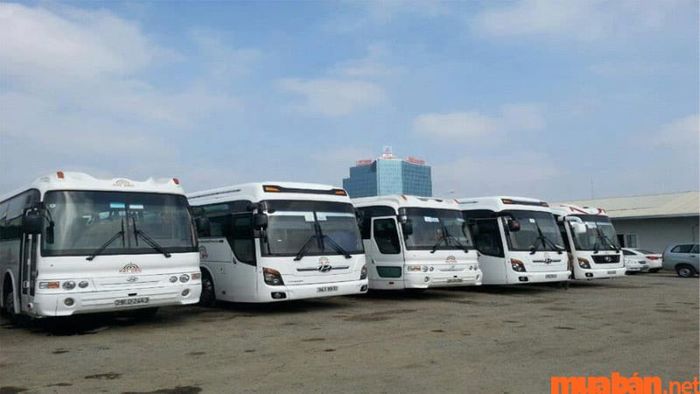 Đi Tây Bắc bằng xe khách là một lựa chọn phổ biến của đông đảo du khách ngày nay.