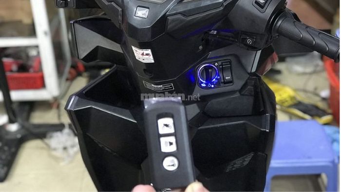 Mở cốp xe Vario bằng chìa khóa Smart Key