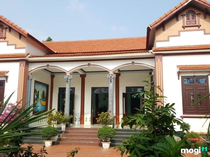 Nhà 5 gian với mái thái