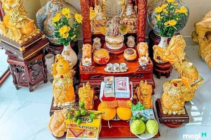 Bài vị gia Tài Lộc là vật phẩm không thể thiếu trên bàn thờ Thần Tài, giúp thu hút tài lộc và may mắn.