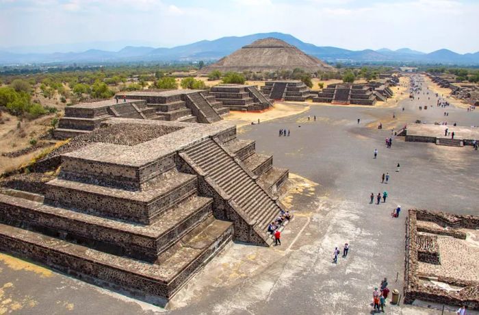 Archaeologists regard Teotihuacan in Mexico as the pinnacle of an obscure—but distinctly earthly—civilization.