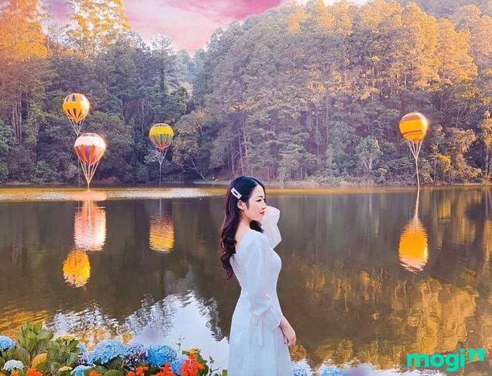 Những Chiếc Khinh Khí Cầu Sắc Màu Rực Rỡ