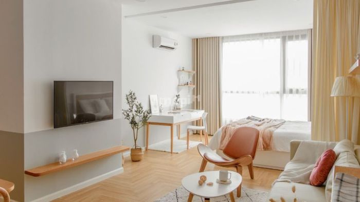 Ánh sáng được thiết kế theo lớp, kết hợp tinh tế giữa ánh sáng tự nhiên và nhân tạo để tạo không gian sáng sủa và thoải mái