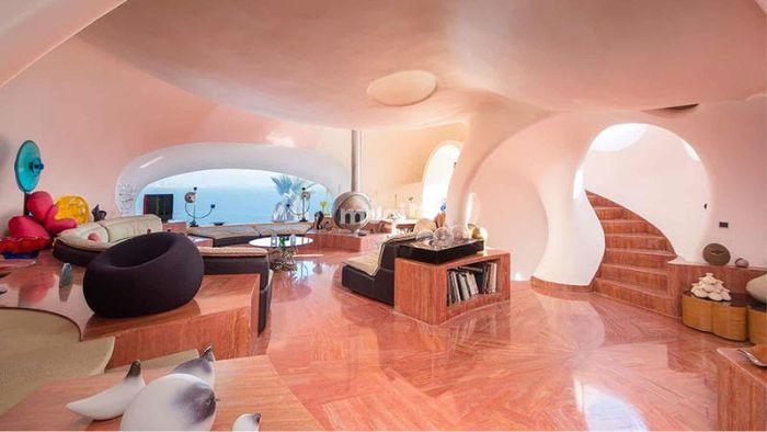 Nội thất bên trong Dinh thự Palais Bulles rất sang trọng và độc đáo