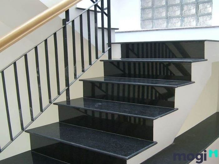 Đá granite kim sa đen dùng để làm cầu thang