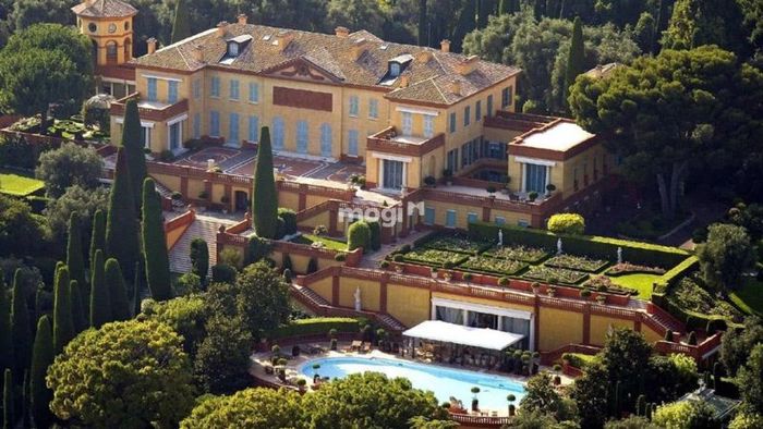 Biệt thự Villa Leopolda nằm giữa hai khu vực nổi tiếng và đẹp nhất thế giới: Monaco và Nice