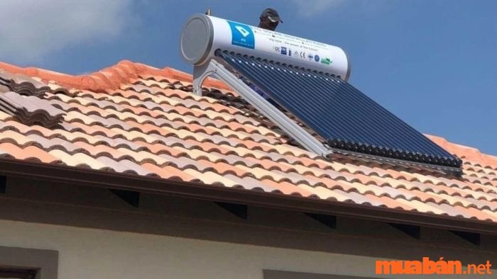 Nguyên nhân thứ hai dẫn đến tác hại của máy nước nóng năng lượng mặt trời là do người dùng không làm sạch máy đúng cách