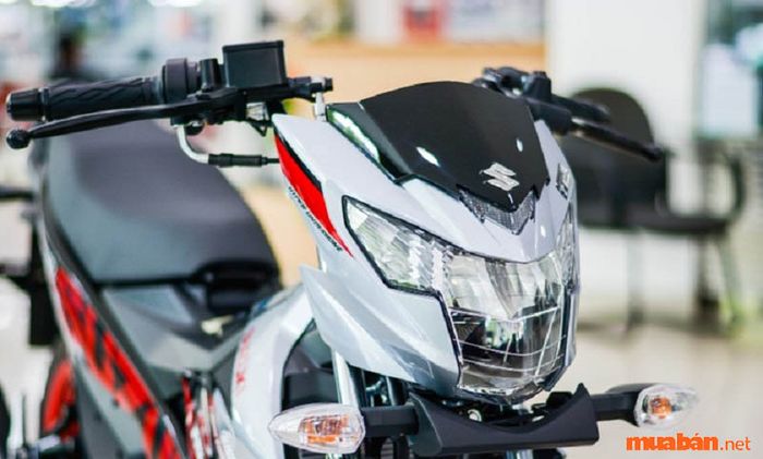 Lựa chọn một chiếc đầu đèn nhỏ gọn và thể thao sẽ làm cho chiếc Raider của bạn trông thật năng động và sắc nét