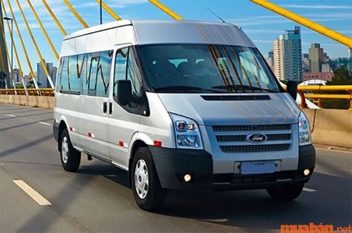 Khám phá thông tin cơ bản về bằng lái xe hạng D. Liệu người có bằng lái hạng C có thể lái xe 16 chỗ không?