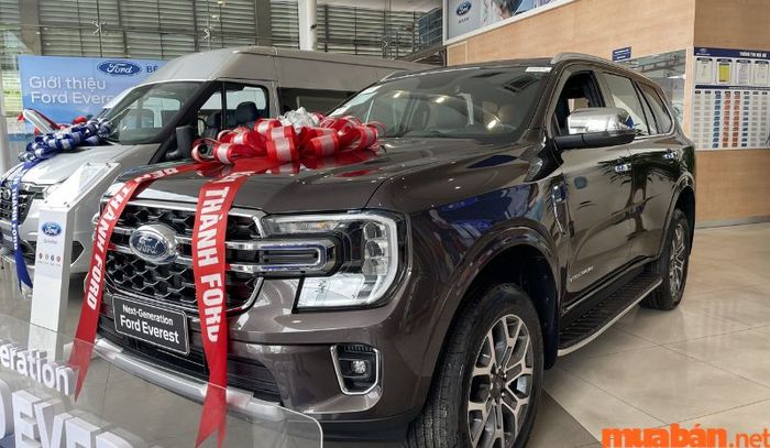 Mặc dù giá Ford Everest khá cao, nhưng rất nhiều khách hàng vẫn sẵn sàng chi tiền để mang chiếc xe này về nhà, nhờ vào chất lượng và giá trị nó mang lại.