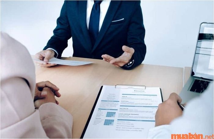 Kinh nghiệm làm việc sẽ là điểm cộng mạnh mẽ giúp bạn nổi bật hơn khi ứng tuyển.