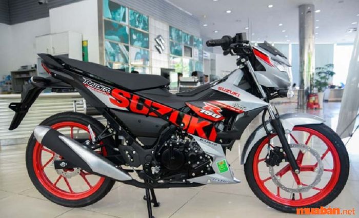 Tem xe Raider độ kiểng với màu sắc xám, đỏ và đen sẽ mang đến một vẻ ngoài cực kỳ ngầu và cá tính