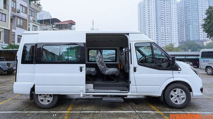 Lái xe 16 chỗ yêu cầu bằng lái xe hạng D. Tìm hiểu thông tin về loại bằng lái này và các điều kiện cần thiết để thi lấy bằng.