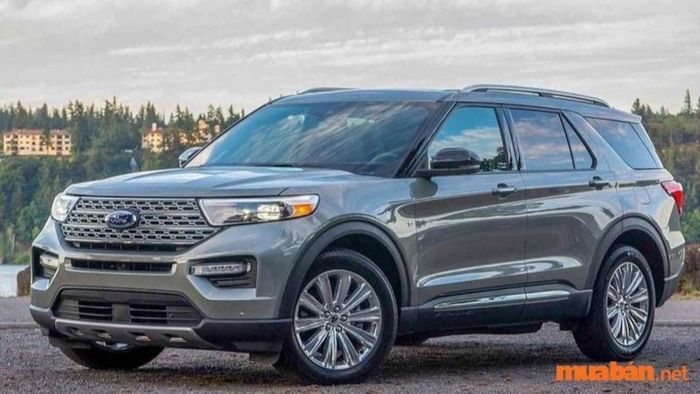 Thiết kế của Ford Explorer mang lại rất nhiều ưu điểm, giúp mẫu xe này trở thành lựa chọn lý tưởng cho những ai tìm kiếm sự sang trọng và tiện nghi.