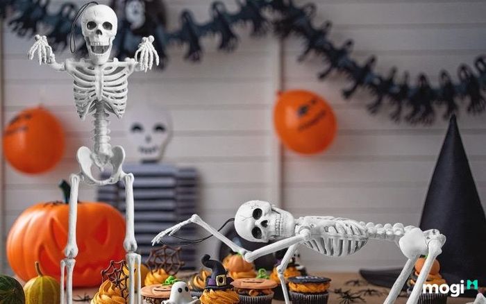 Trang trí Halloween cho lớp học không thể thiếu những yếu tố thú vị như thế này.