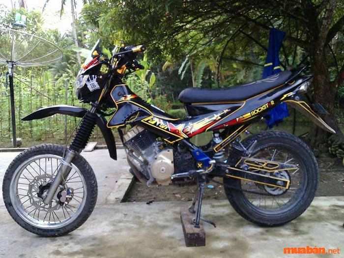 Lắp ghi đông BMX sẽ giúp chiếc xe của bạn trông giống như một chiếc xe cào cào thực thụ, mang đến vẻ ngoài mạnh mẽ và thể thao.