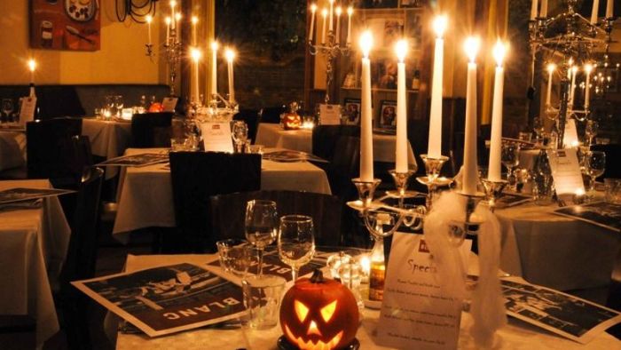trang-tri-ban-tiec-halloween-23