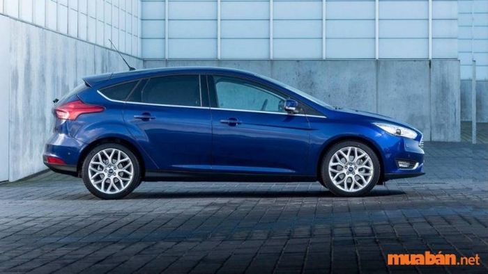Thông tin cơ bản về Ford Focus, một trong những dòng xe Ford 5 chỗ nổi bật và được yêu thích hiện nay.