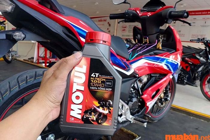 Thay nhớt định kỳ giúp xe bền bỉ hơn