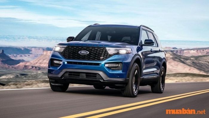 Tại thị trường Việt Nam, Ford Explorer chỉ có phiên bản động cơ 2.3 EcoBoost được phân phối.