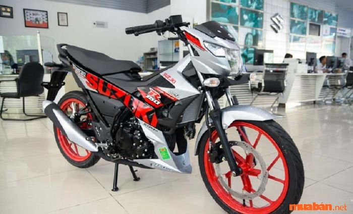 Một chiếc ốp bô màu xám bạc sẽ làm nổi bật vẻ đẹp tổng thể của chiếc xe, tạo nên sự sang trọng và cuốn hút.