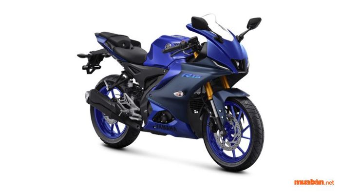 R15 V4 giá bao nhiêu hiện nay?