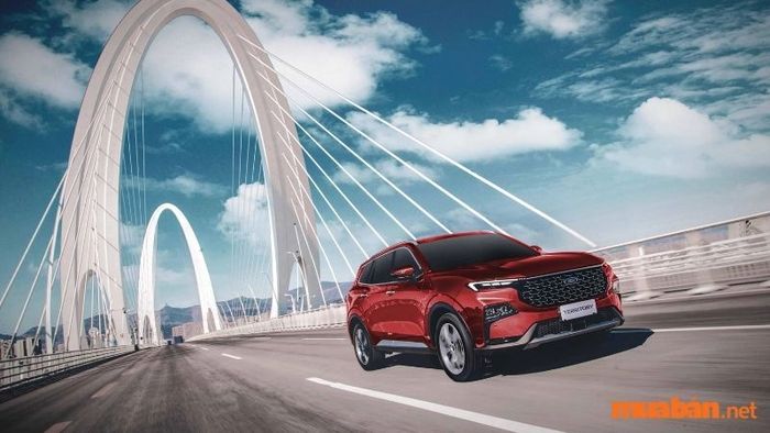 Mẫu xe Ford Territory với màu đỏ nổi bật