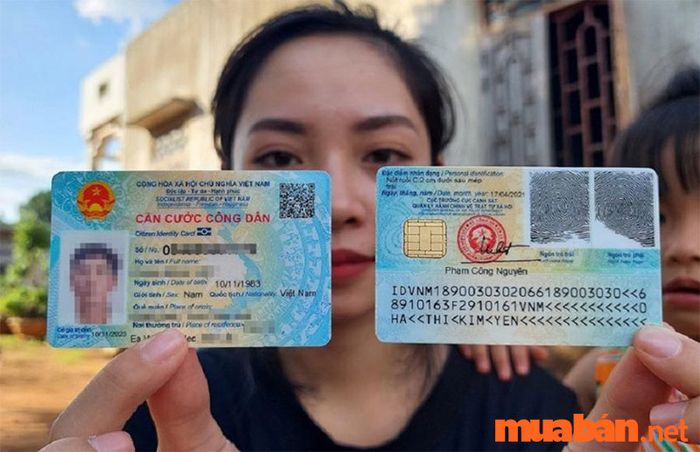 Giấy tờ tùy thân là một trong những giấy tờ bắt buộc khi tham gia giao thông.