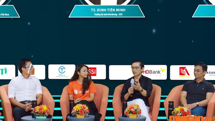 Tham gia các hội thảo và workshop Marketing chuyên ngành để mở rộng kiến thức và tạo dựng mối quan hệ