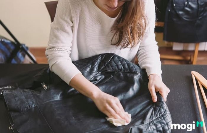 Cách giặt áo da với vết bẩn nhỏ