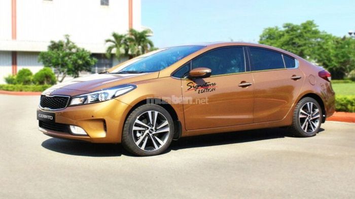 Người tuổi Canh Thân không nên chọn xe màu vàng hoặc nâu vàng.