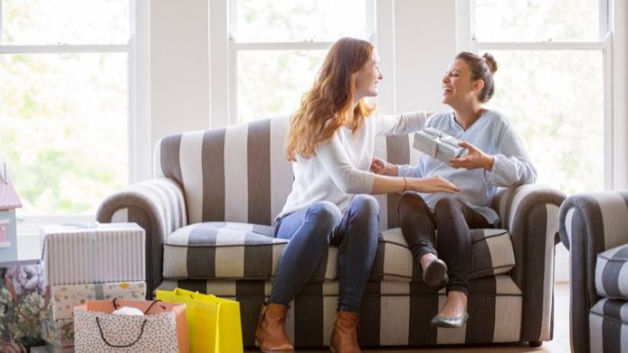 Điềm báo giật mắt phải ở phụ nữ theo từng khung giờ