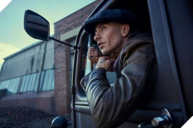 Netflix vừa công bố hình ảnh mới của Barry Keoghan trong bộ phim Peaky Blinders 2.