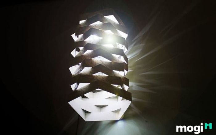 Mẫu 1: Đèn treo trần tái chế từ giấy