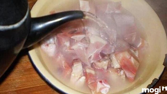 Cách rã đông thịt nhanh chóng