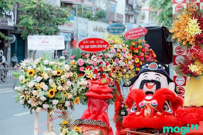 Mẫu 1: Quà Mừng Khai Trương – Hoa Tươi