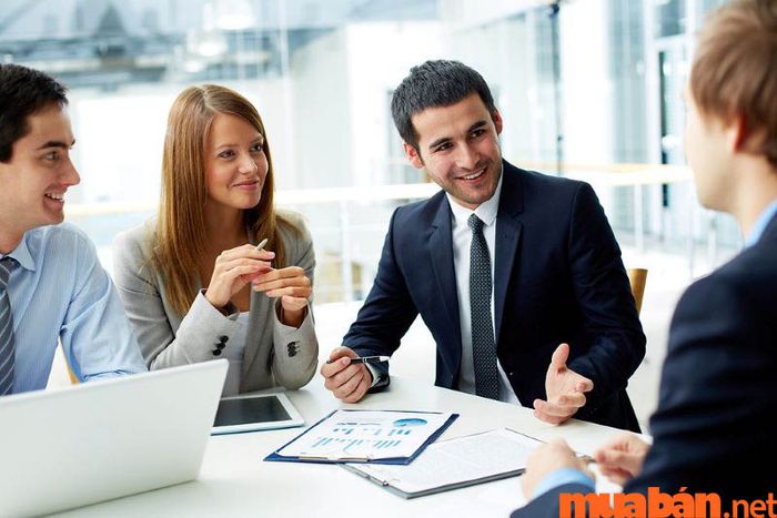 Mối quan hệ giữa công tác tuyển dụng nhân sự và chế độ đãi ngộ đối với nhân viên trong doanh nghiệp.