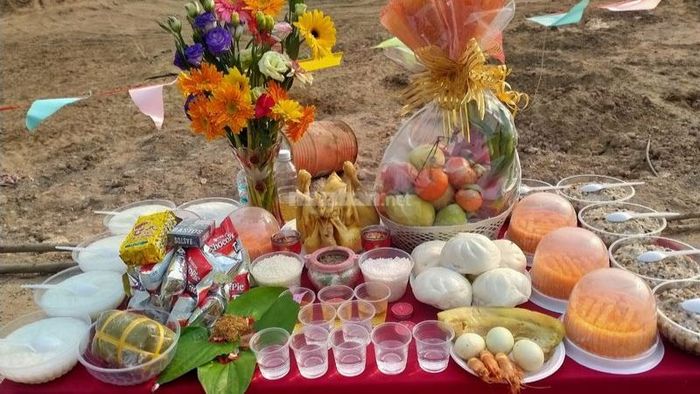 Bài văn khấn cúng đất đai sẽ được gia chủ đọc trong suốt lễ cúng, thể hiện lòng thành kính và cầu mong sự che chở của Thổ Công.