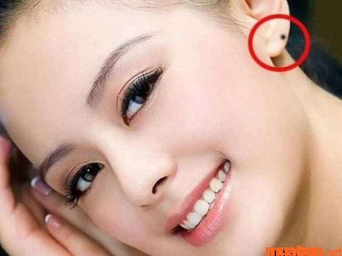 Nốt ruồi ở dái tai phụ nữ mang ý nghĩa gì?